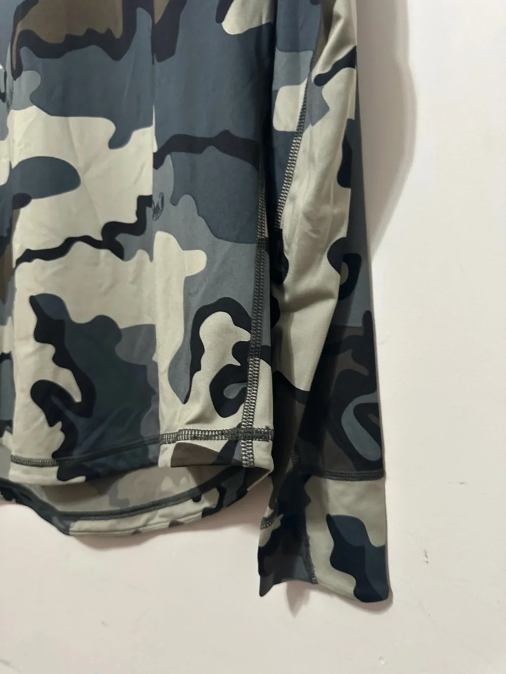 KUIU Gila Camo Performance Top  Women’s Size Small Green & Black - Picture 4 of 15